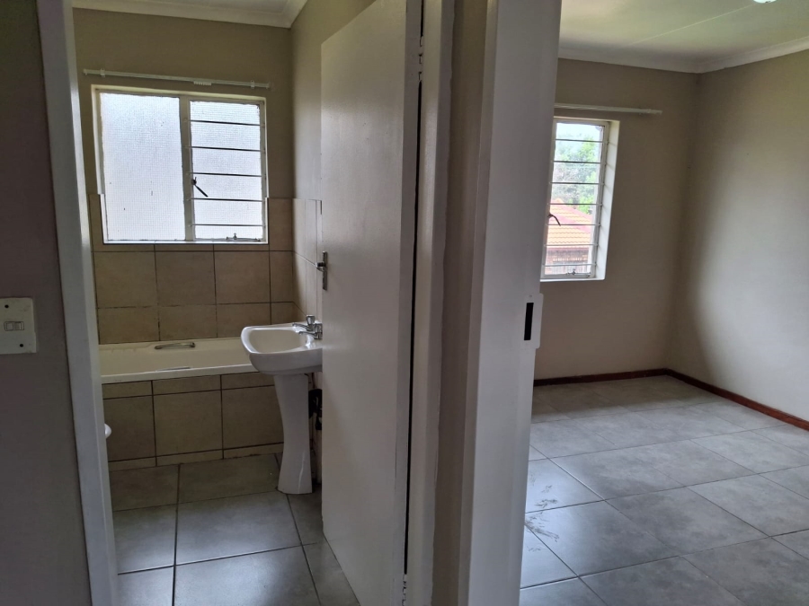 2 Bedroom Property for Sale in Ekklesia Gauteng