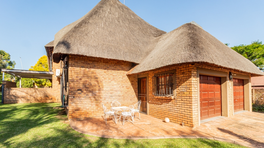 3 Bedroom Property for Sale in Faerie Glen Gauteng