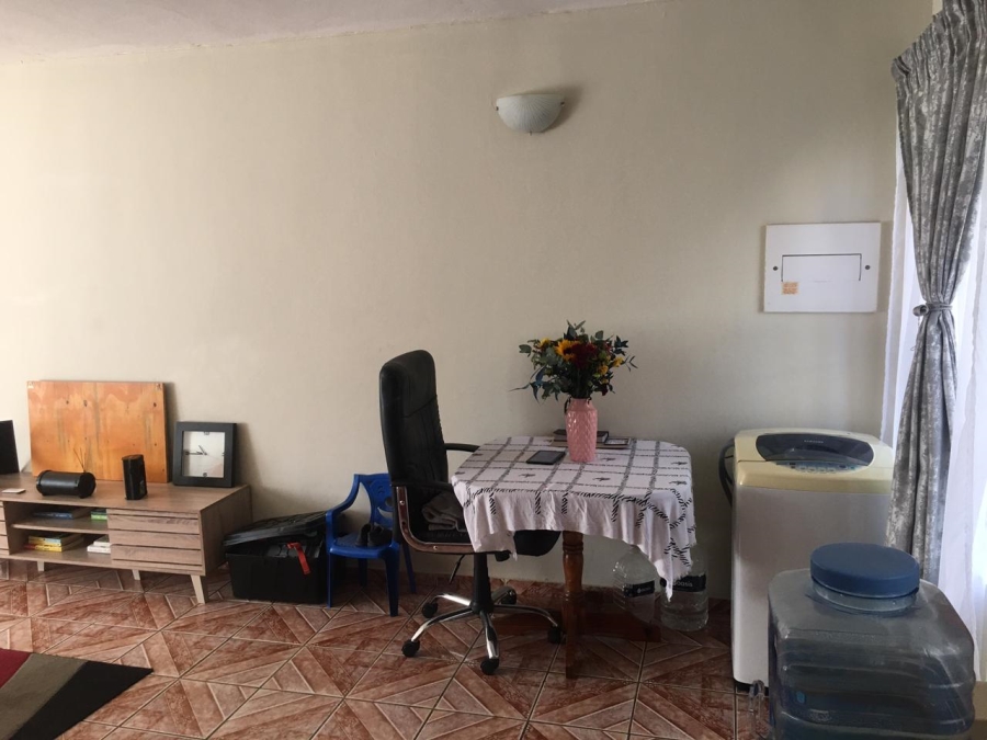 To Let 2 Bedroom Property for Rent in La Montagne Gauteng