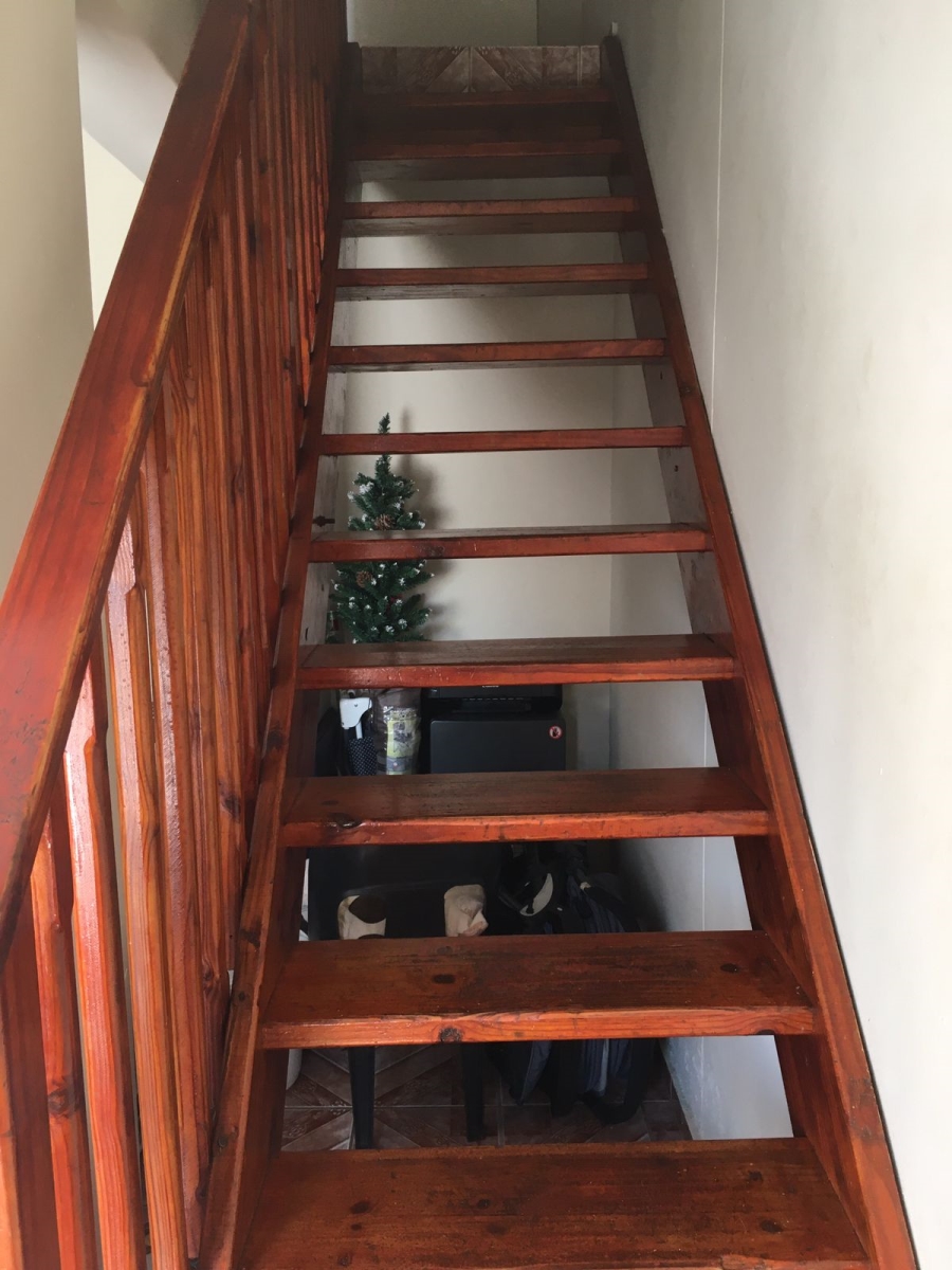 To Let 2 Bedroom Property for Rent in La Montagne Gauteng