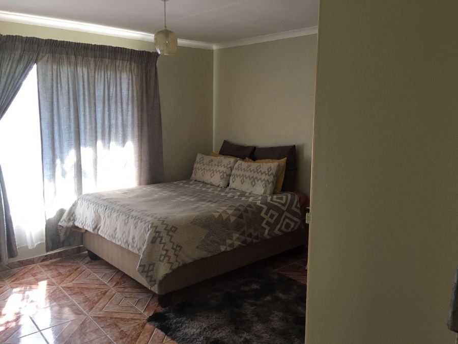 To Let 2 Bedroom Property for Rent in La Montagne Gauteng