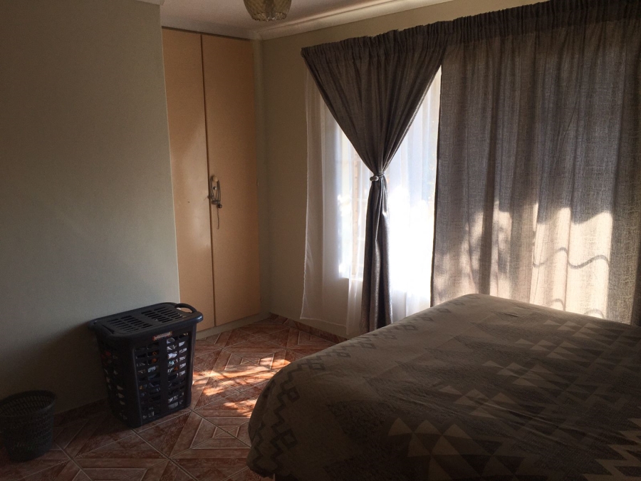To Let 2 Bedroom Property for Rent in La Montagne Gauteng
