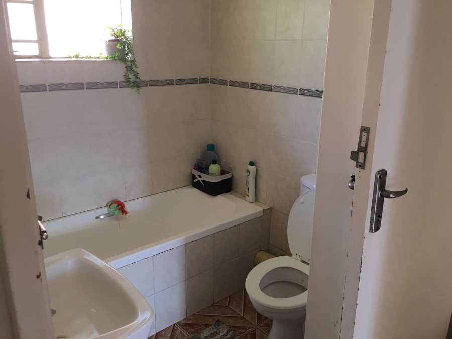 To Let 2 Bedroom Property for Rent in La Montagne Gauteng