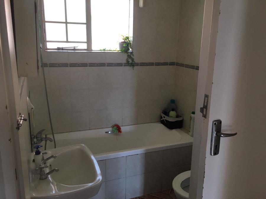 To Let 2 Bedroom Property for Rent in La Montagne Gauteng