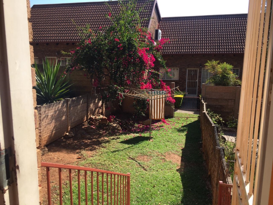 To Let 2 Bedroom Property for Rent in La Montagne Gauteng
