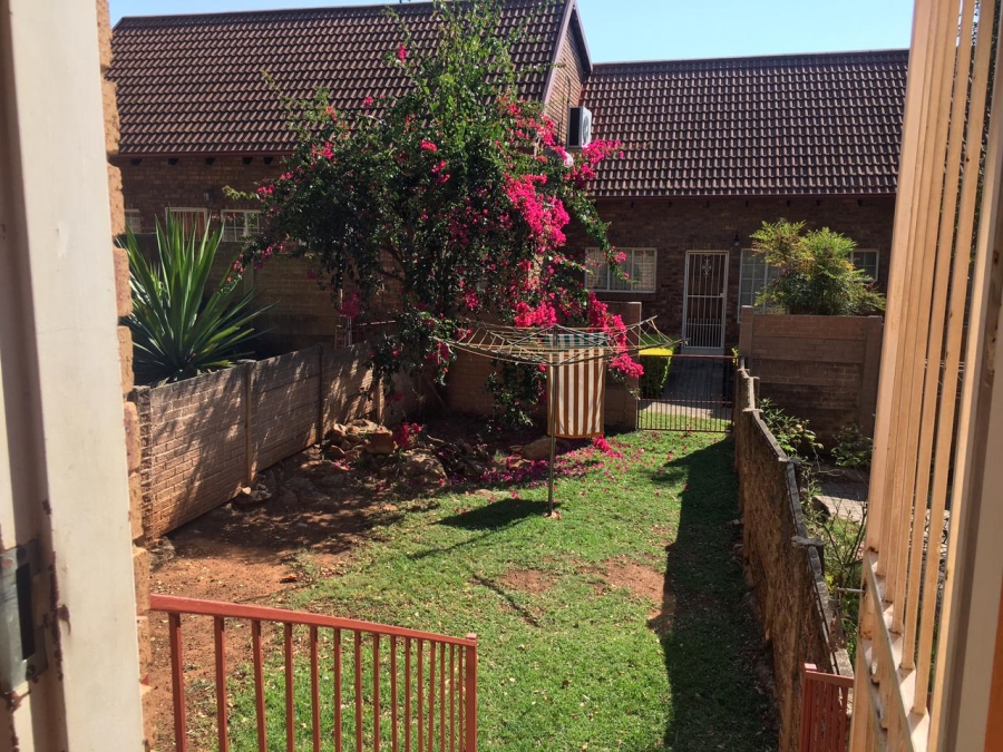 To Let 2 Bedroom Property for Rent in La Montagne Gauteng