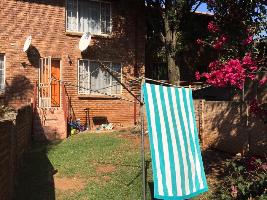 To Let 2 Bedroom Property for Rent in La Montagne Gauteng