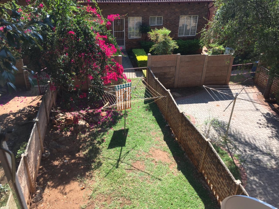 To Let 2 Bedroom Property for Rent in La Montagne Gauteng