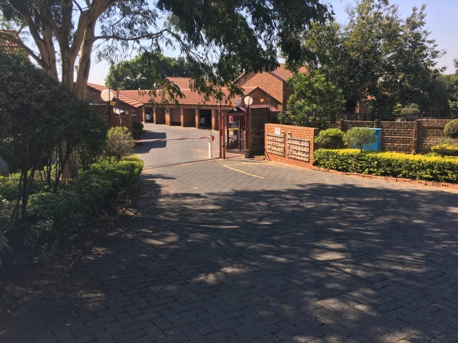 To Let 2 Bedroom Property for Rent in La Montagne Gauteng