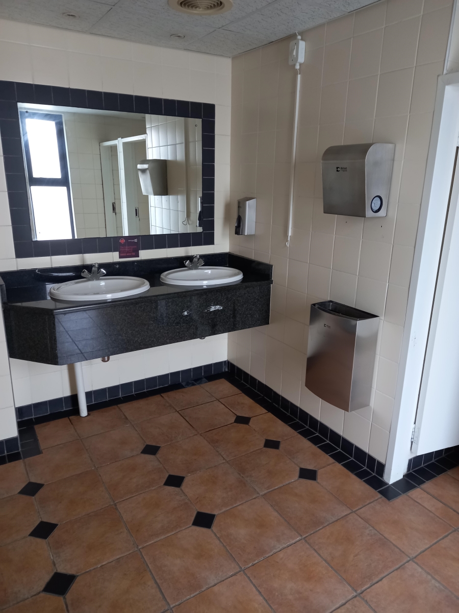 To Let commercial Property for Rent in Randjespark Gauteng