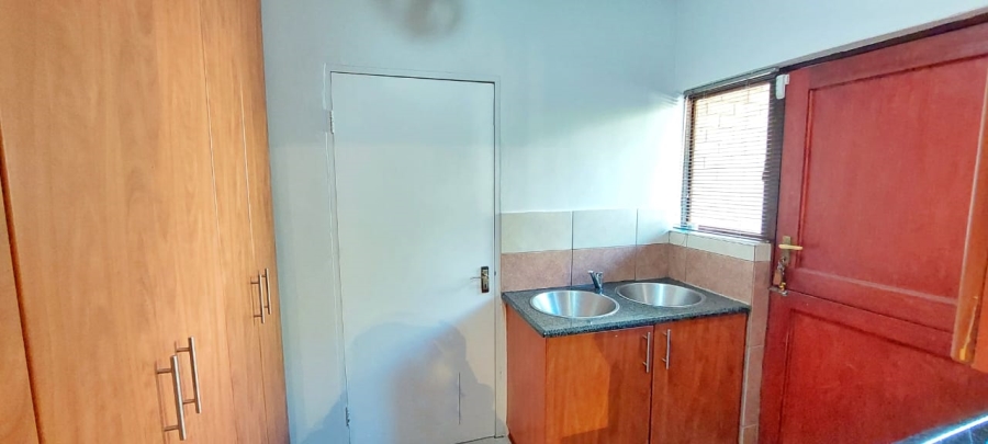 To Let 4 Bedroom Property for Rent in Kyalami Glen Estate Gauteng