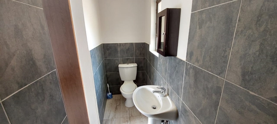 To Let 4 Bedroom Property for Rent in Kyalami Glen Estate Gauteng