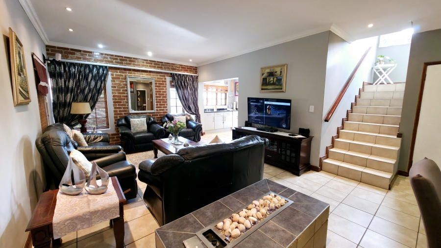 3 Bedroom Property for Sale in Faerie Glen Gauteng