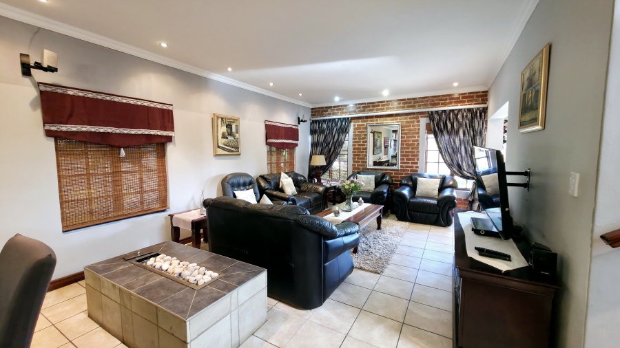 3 Bedroom Property for Sale in Faerie Glen Gauteng