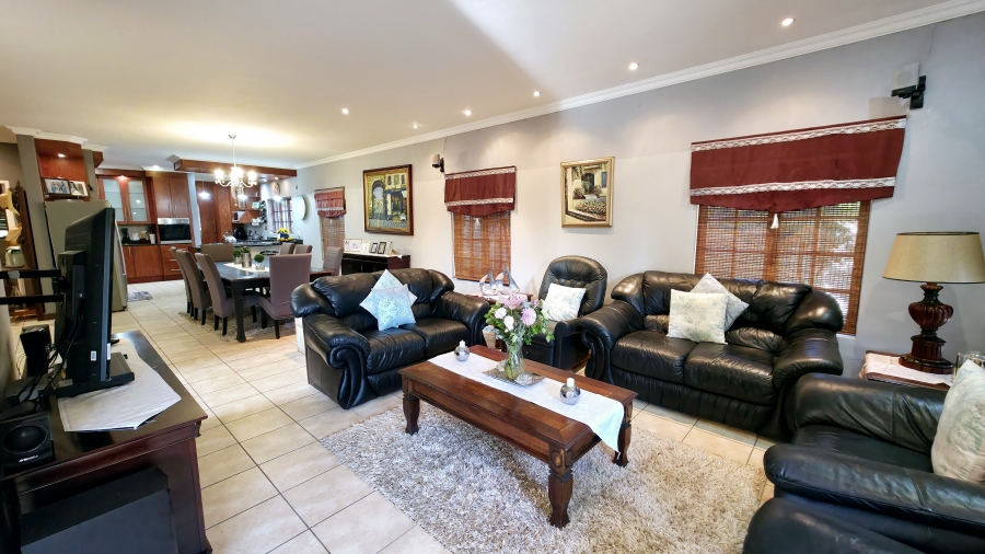 3 Bedroom Property for Sale in Faerie Glen Gauteng