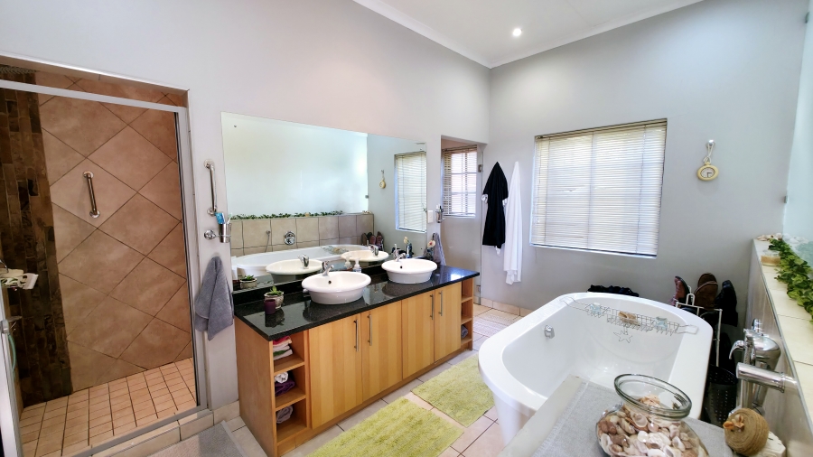 3 Bedroom Property for Sale in Faerie Glen Gauteng