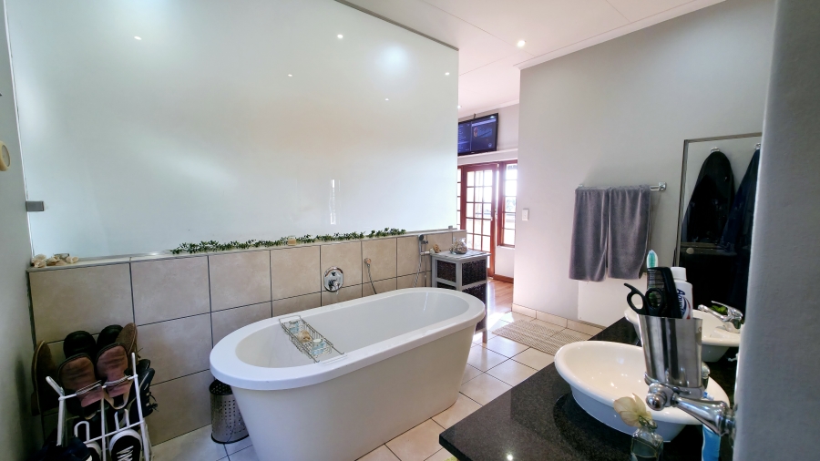3 Bedroom Property for Sale in Faerie Glen Gauteng