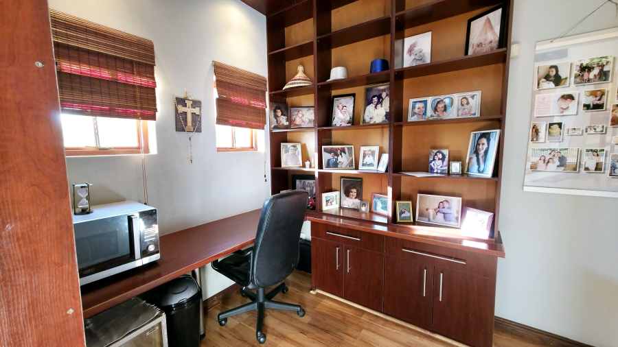 3 Bedroom Property for Sale in Faerie Glen Gauteng