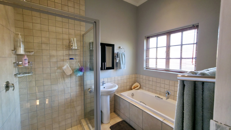 3 Bedroom Property for Sale in Faerie Glen Gauteng