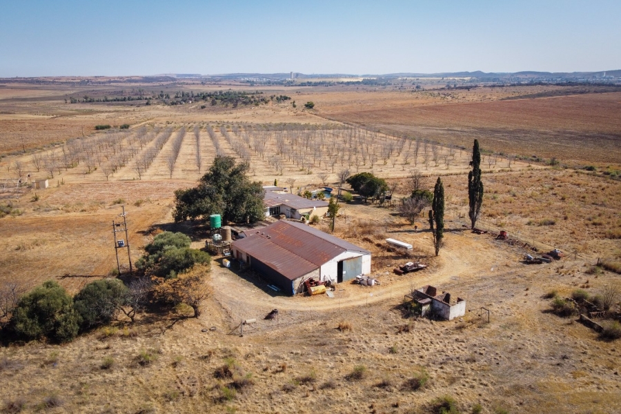 5 Bedroom Property for Sale in Westonaria Gauteng