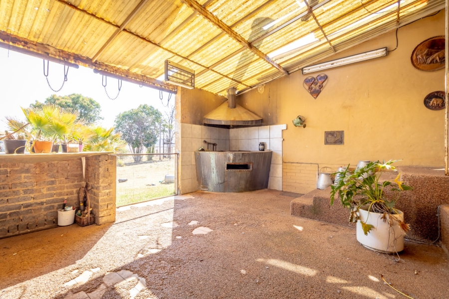 5 Bedroom Property for Sale in Westonaria Gauteng