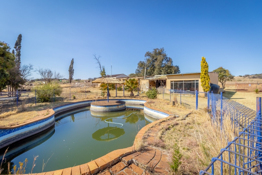 5 Bedroom Property for Sale in Westonaria Gauteng