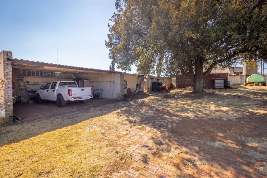 5 Bedroom Property for Sale in Westonaria Gauteng