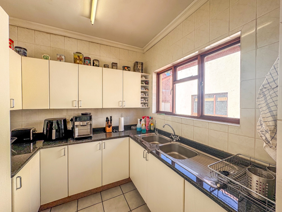 3 Bedroom Property for Sale in Silver Lakes Golf Estate Gauteng