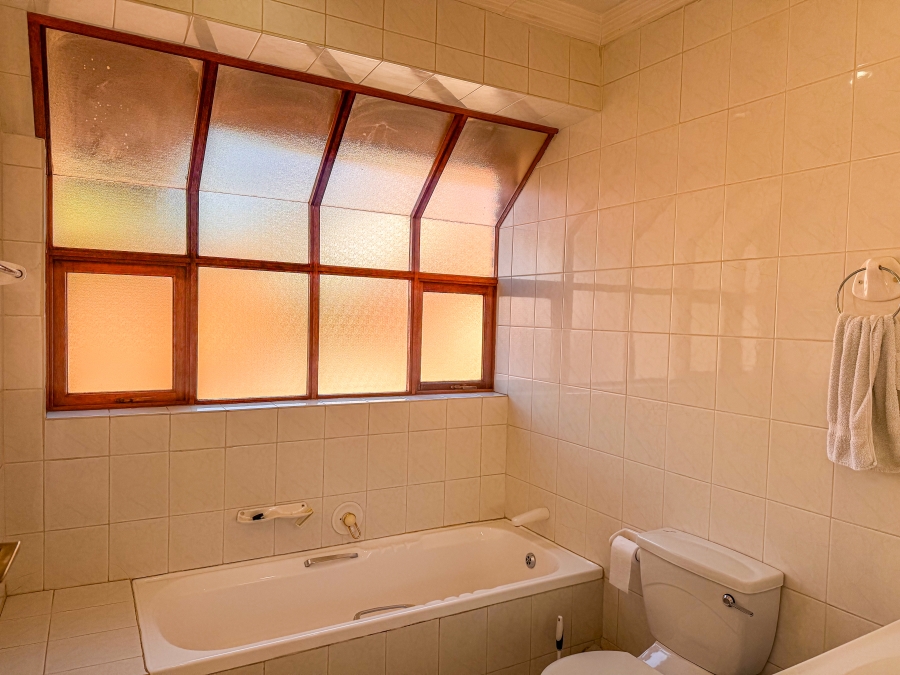 3 Bedroom Property for Sale in Silver Lakes Golf Estate Gauteng