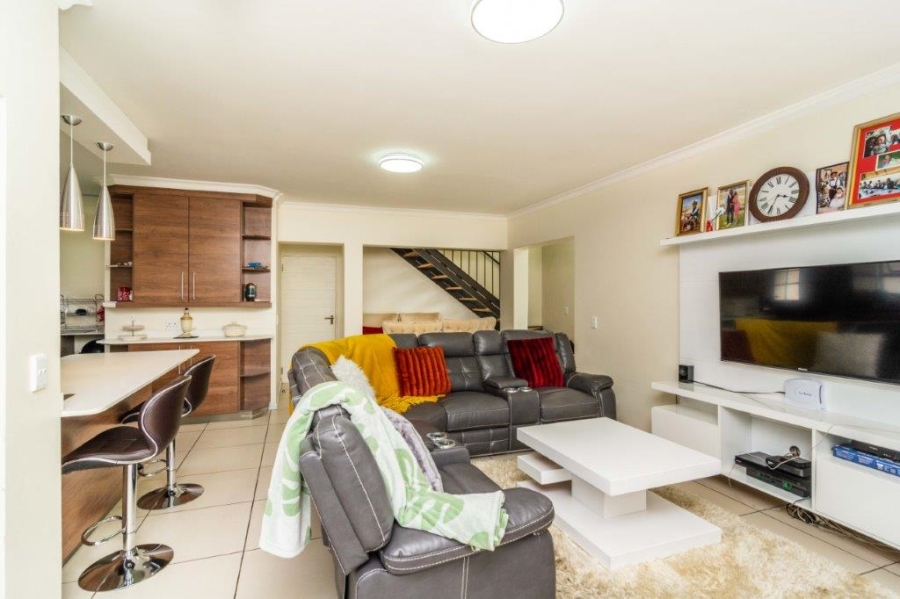 To Let 3 Bedroom Property for Rent in Strubensvallei Gauteng