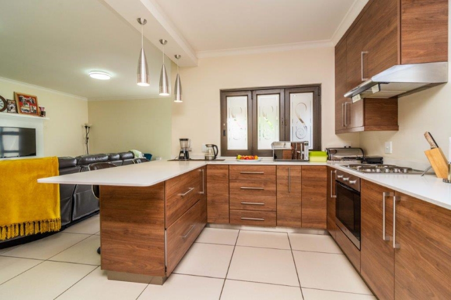 To Let 3 Bedroom Property for Rent in Strubensvallei Gauteng