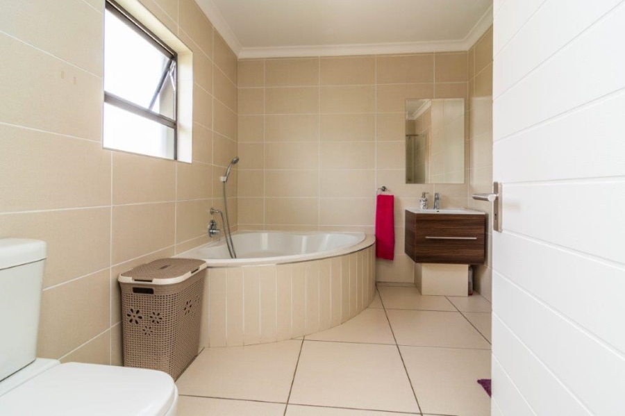 To Let 3 Bedroom Property for Rent in Strubensvallei Gauteng