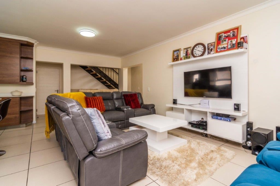 To Let 3 Bedroom Property for Rent in Strubensvallei Gauteng
