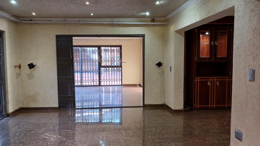 To Let 6 Bedroom Property for Rent in Oakdene Gauteng