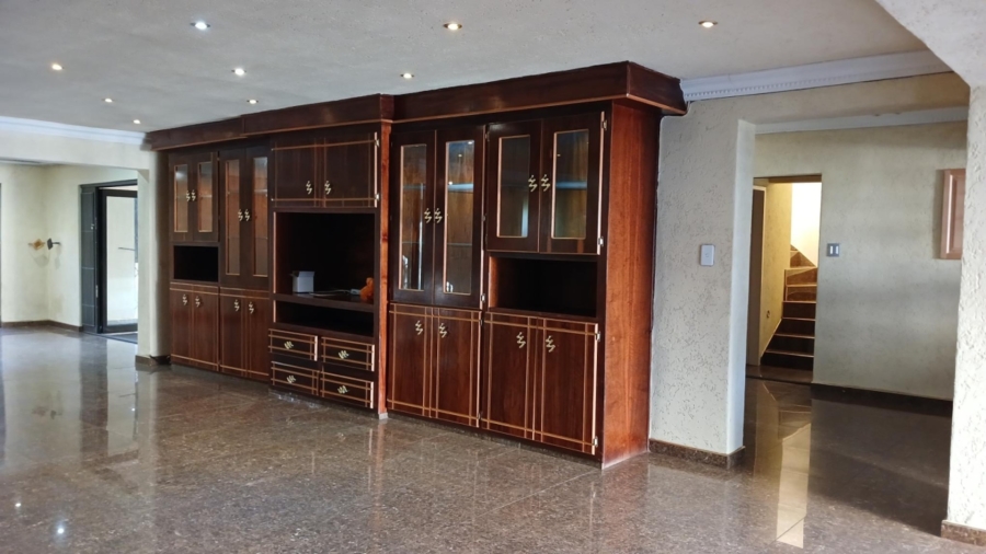 To Let 6 Bedroom Property for Rent in Oakdene Gauteng