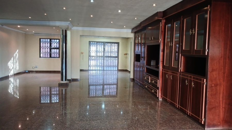 To Let 6 Bedroom Property for Rent in Oakdene Gauteng