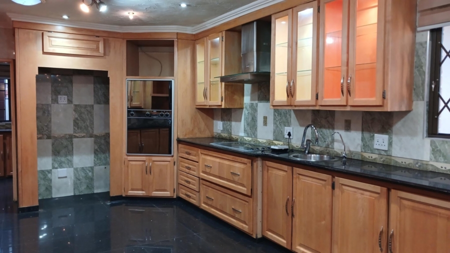 To Let 6 Bedroom Property for Rent in Oakdene Gauteng