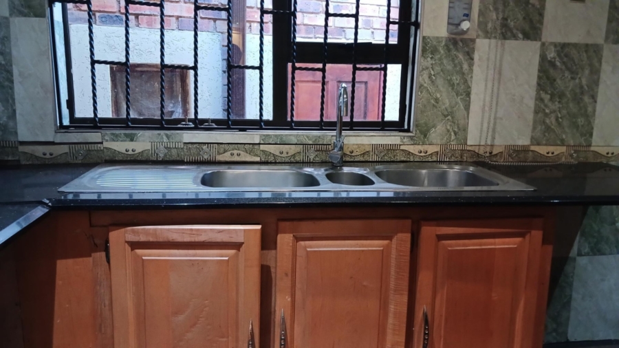 To Let 6 Bedroom Property for Rent in Oakdene Gauteng