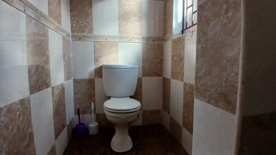 To Let 6 Bedroom Property for Rent in Oakdene Gauteng