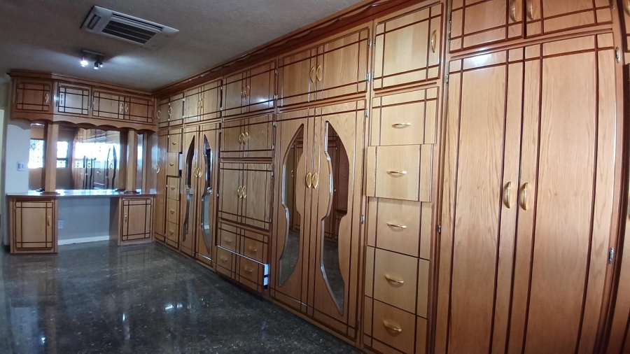 To Let 6 Bedroom Property for Rent in Oakdene Gauteng