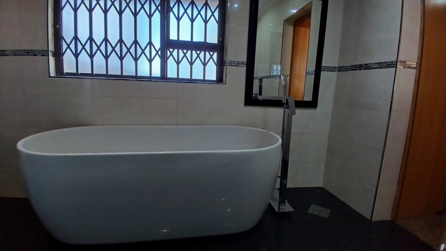 To Let 6 Bedroom Property for Rent in Oakdene Gauteng