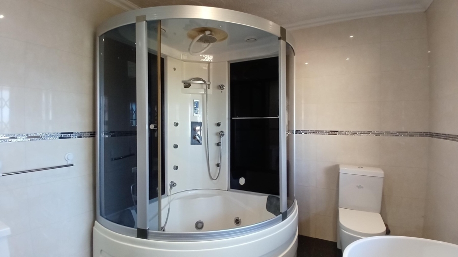 To Let 6 Bedroom Property for Rent in Oakdene Gauteng