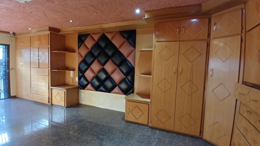 To Let 6 Bedroom Property for Rent in Oakdene Gauteng