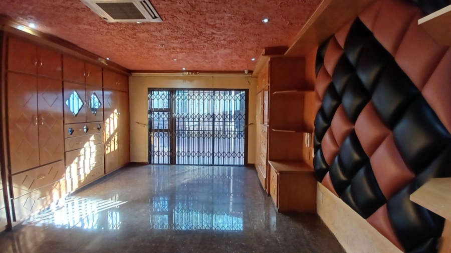 To Let 6 Bedroom Property for Rent in Oakdene Gauteng