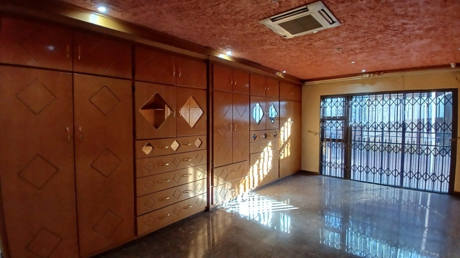 To Let 6 Bedroom Property for Rent in Oakdene Gauteng