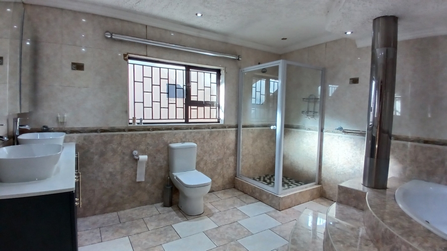 To Let 6 Bedroom Property for Rent in Oakdene Gauteng