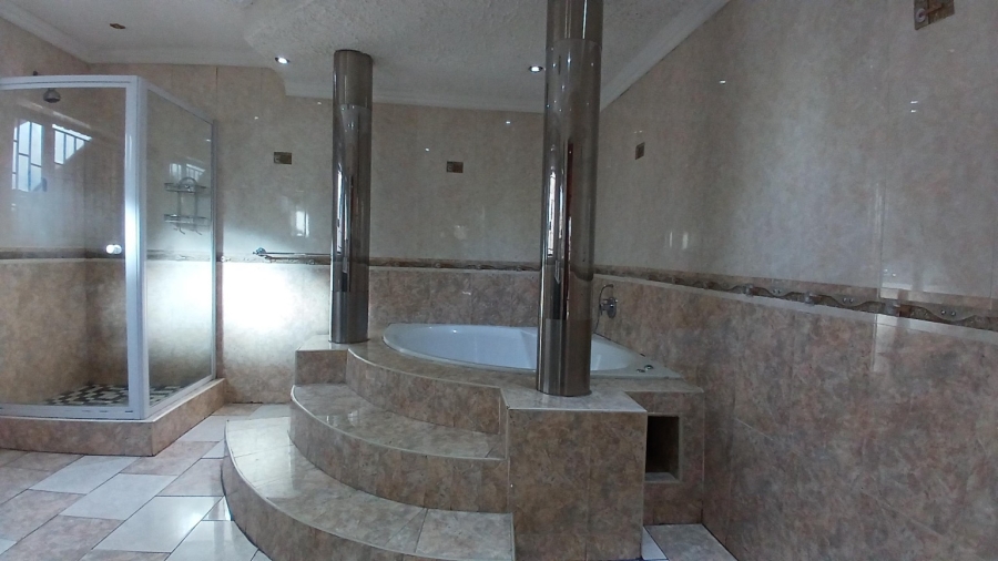 To Let 6 Bedroom Property for Rent in Oakdene Gauteng