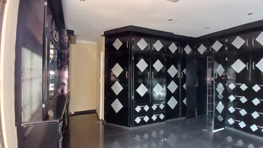 To Let 6 Bedroom Property for Rent in Oakdene Gauteng