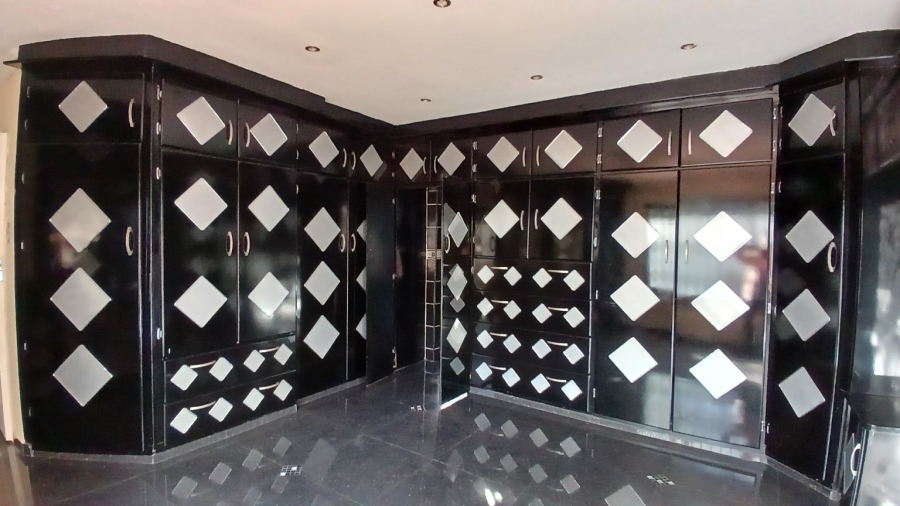 To Let 6 Bedroom Property for Rent in Oakdene Gauteng