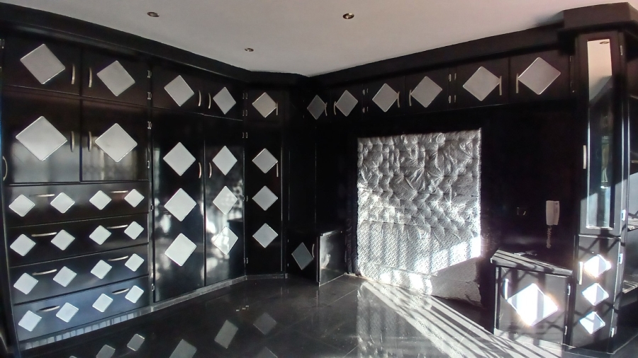 To Let 6 Bedroom Property for Rent in Oakdene Gauteng